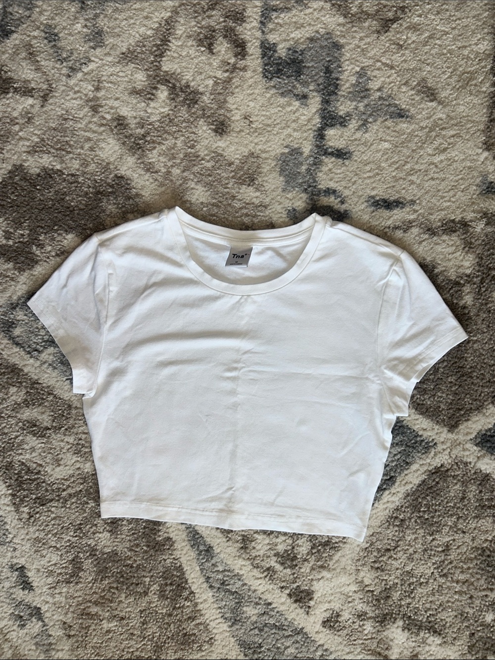 NWOT tna cropped tee